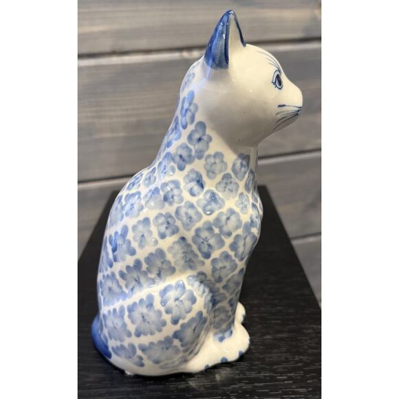 Vintage Blue & White Ceramic Cat Figurine Floral Pattern Made in Thailand - Picture 4 of 9
